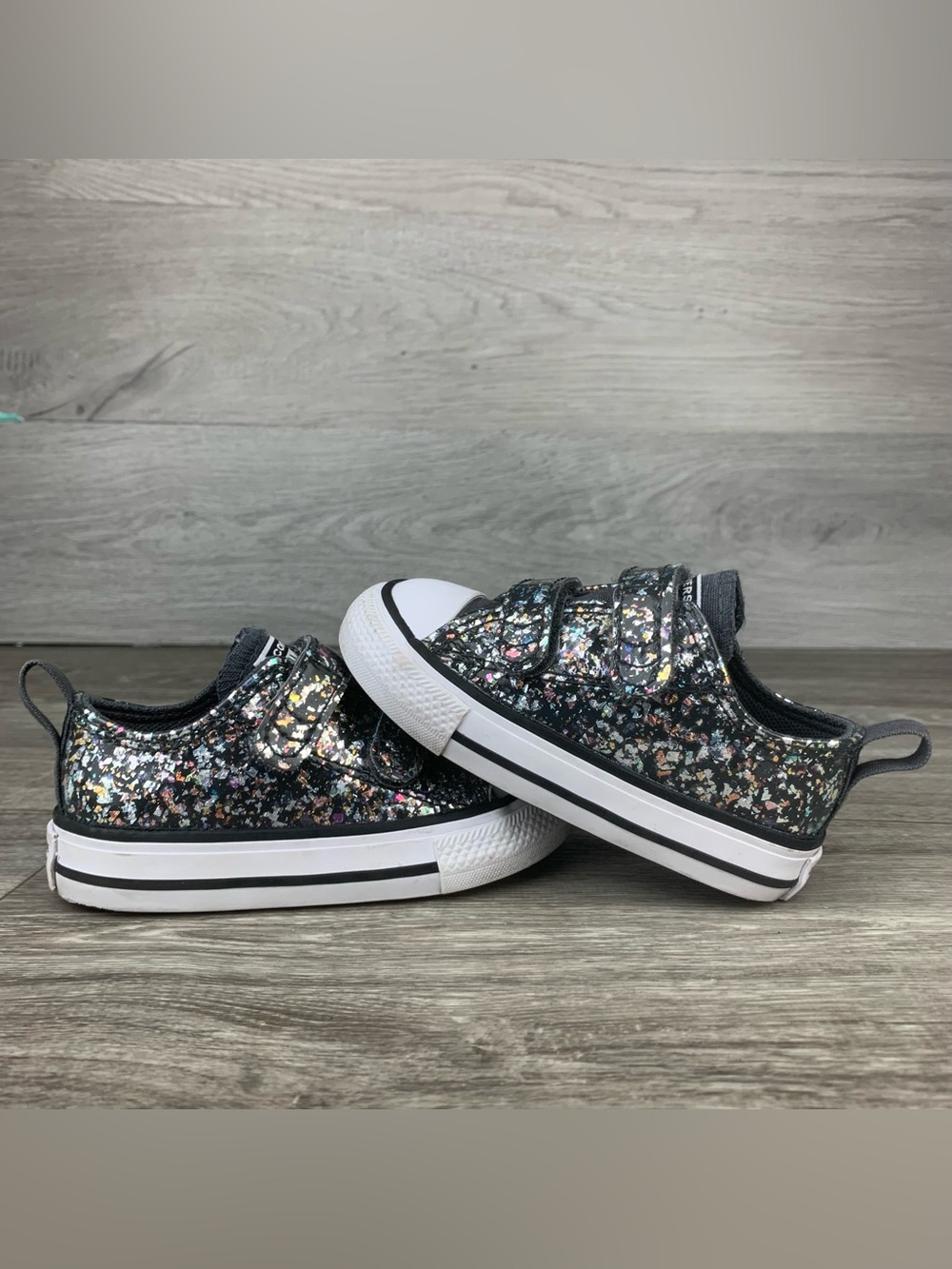 Converse Chuck Taylor All Star Infant/Toddler size 4 Glitter easy on sneakers